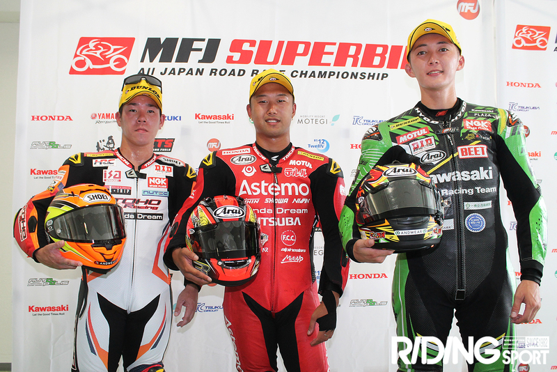 全日本RR第6戦九州【ST1000レース1】羽田太河が混戦の優勝争いを制する